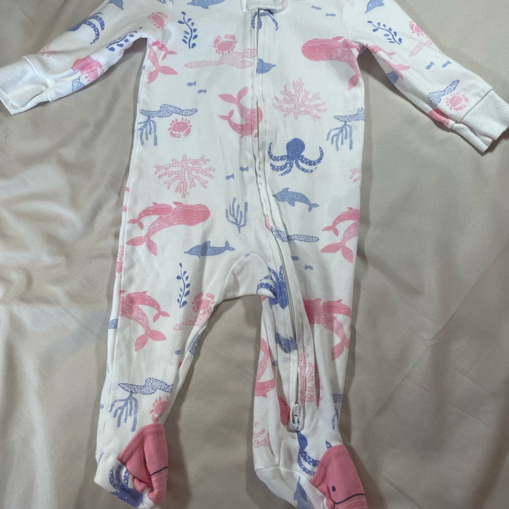 Assorted Baby Girl Onesies Bundle, mostly Carter’s, all NWOT or‎ EUC, Size 6M - Picture 4 of 8
